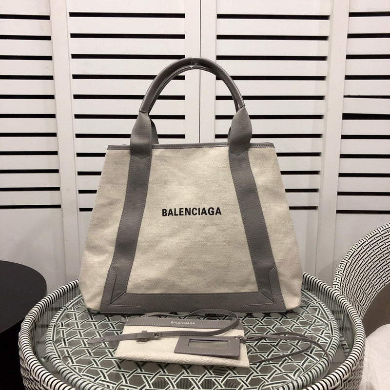 Side profile of premium everyday-luxe women's handbag – women's designer-style accessory