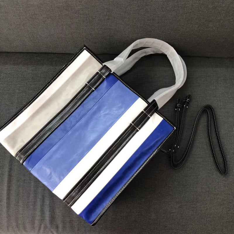 Elegant Premium PU Leather Handbag - Premium Craftsmanship Detailing | Women's Everyday Carry Handbag #933 - close-up detail shot (image 3) of designer-inspired handbag