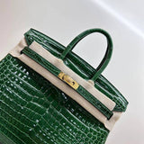  chic shopper bag detail view showing craftsmanship 8