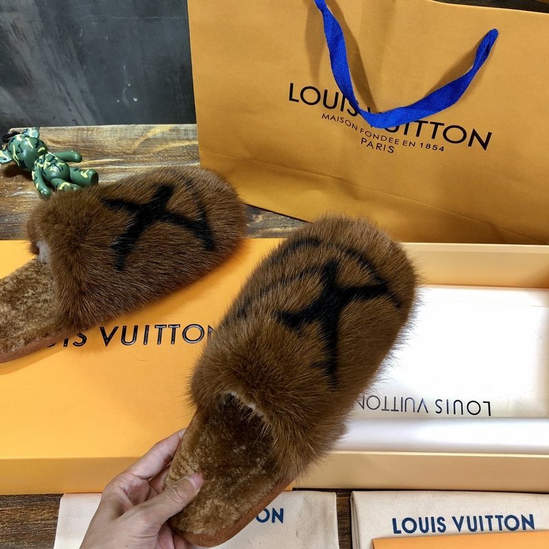 Side profile view of Louis Vuitton luxury piece style No.129