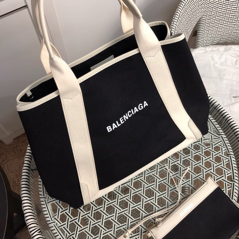 Styled lifestyle shot of chic everyday-luxe women's handbag – women's everyday handbag