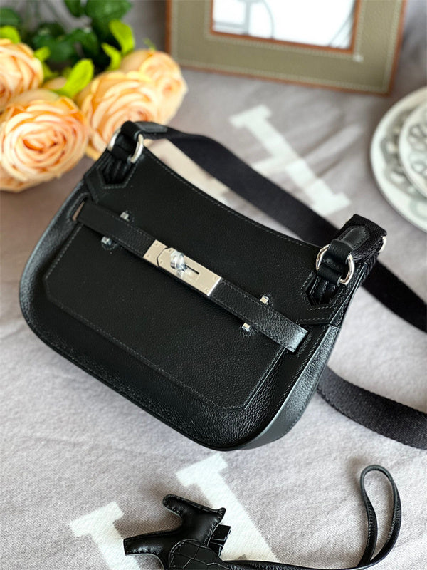  graceful shoulder bag styled with outfit 12