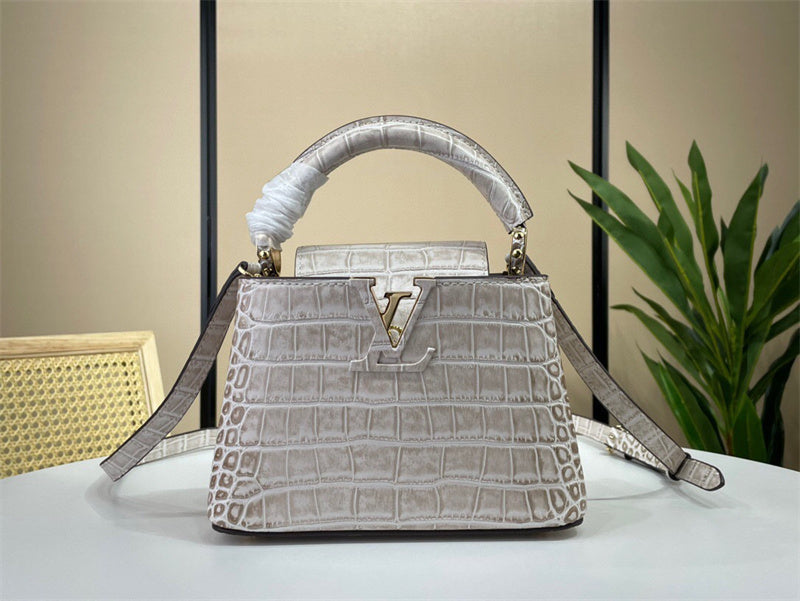  crossbody bag interior and compartment view