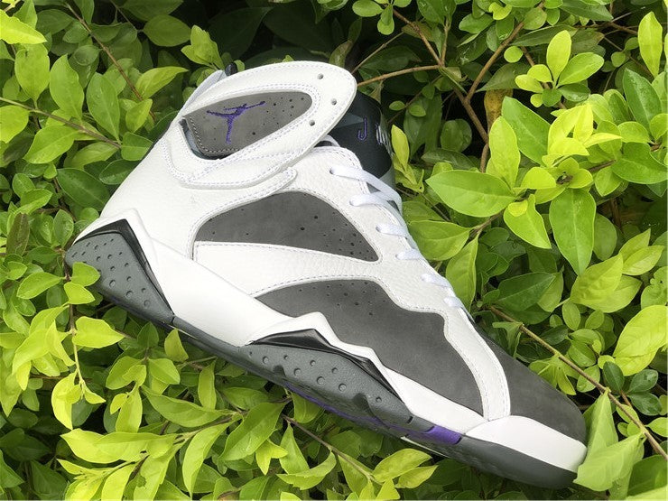 Nike Men's & Women's Premium Low-Top Trainers — Style 181 hardware detail