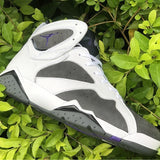 Nike Men's & Women's Premium Low-Top Trainers — Style 181 hardware detail