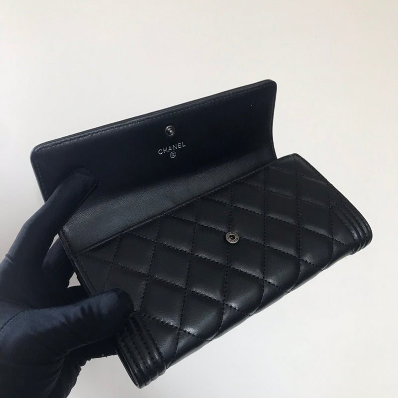 Zivas Charm Streamlined Design Everyday Handbag (Thoughtfully Structured Design) – Angled View
