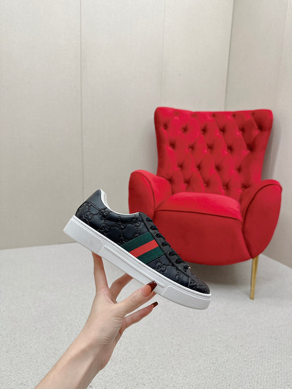 Gucci classic monochrome luxury sneakers view 7 heritage-inspired look