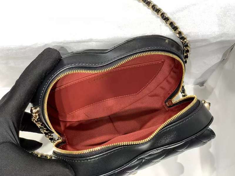 Zivas Charm Everyday Sophistication Luxury Handbag (Modern Wardrobe Staple) – Detail View