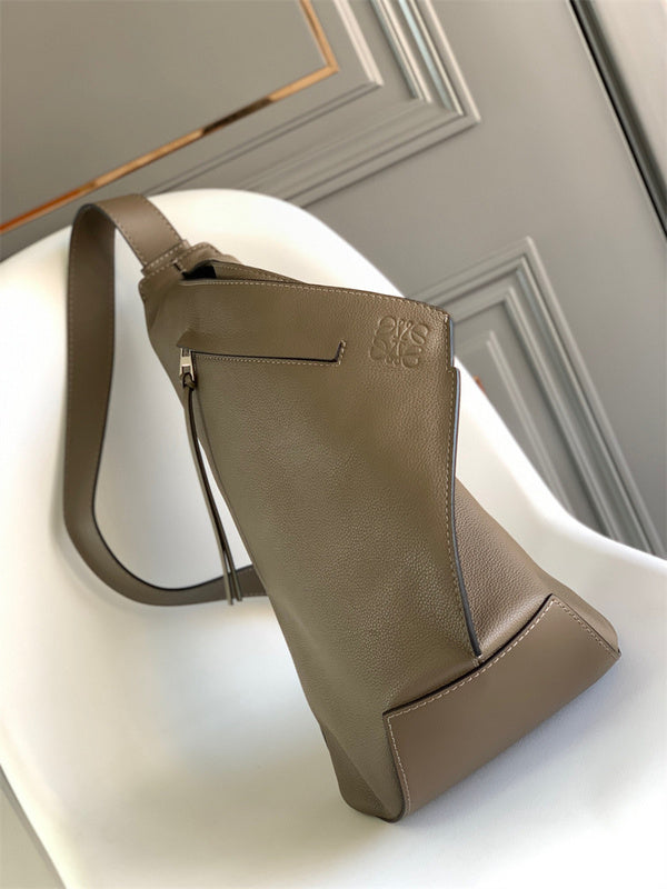 Ziva's Charm handbag – angled view (47cm*25cm*17cm)