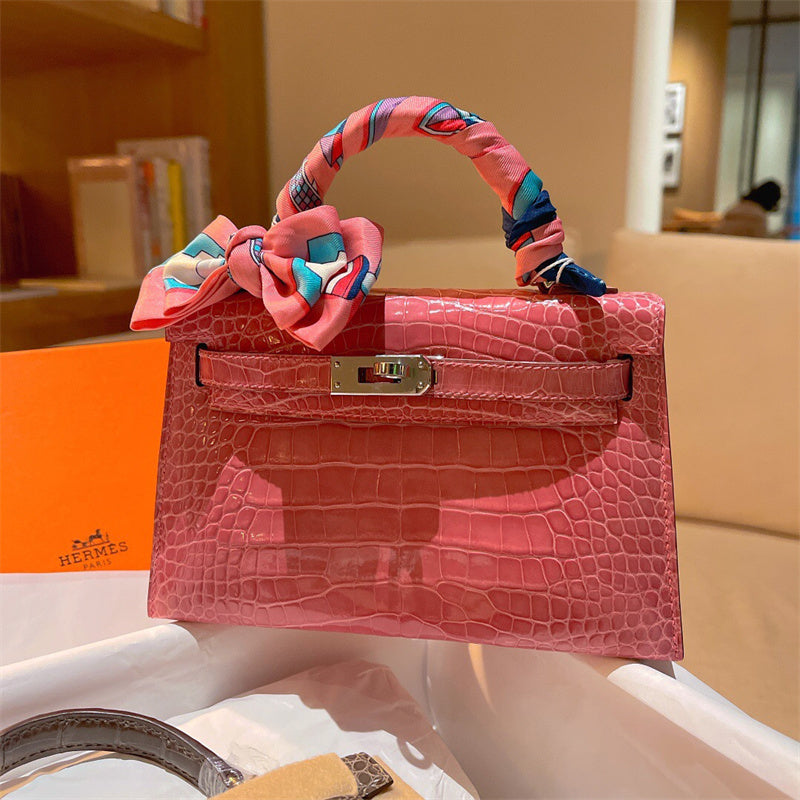  Clean-Lined shoulder bag front view 13