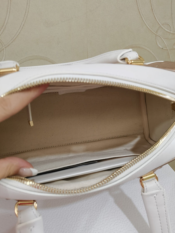 Handle and strap detail of polished structured women's handbag – women's everyday handbag