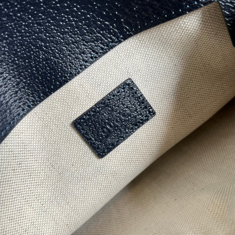 Side profile of chic modern women's handbag – women's luxury handbag