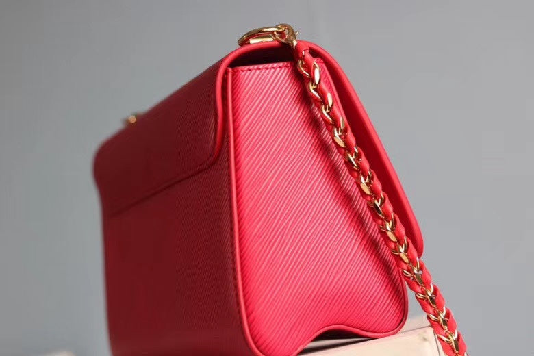 Handle and strap detail of chic refined women's handbag – women's luxury handbag