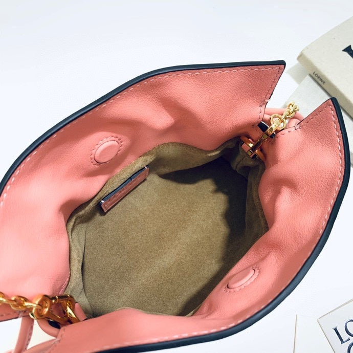 Ziva's Charm handbag – front view (16cm*13cm*5cm)