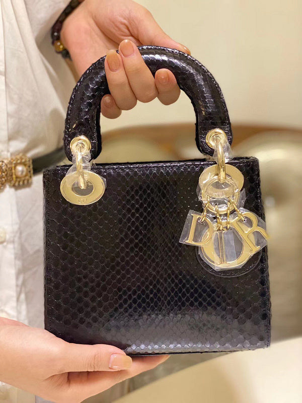 Front view of modern polished women's handbag – women's everyday handbag