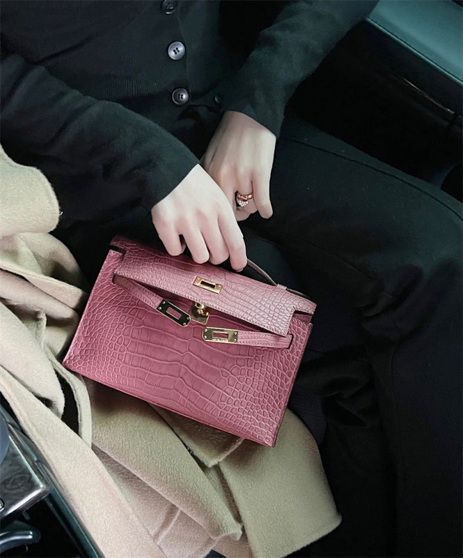 Effortless handbag styled for everyday wear