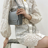  Chic carryall bag front view 7