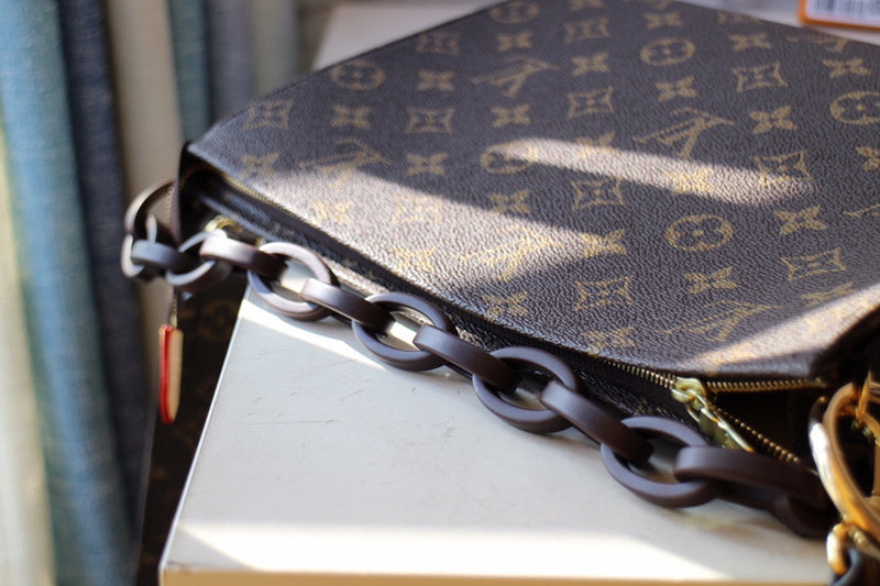 Front view of chic premium women's handbag – women's luxury handbag