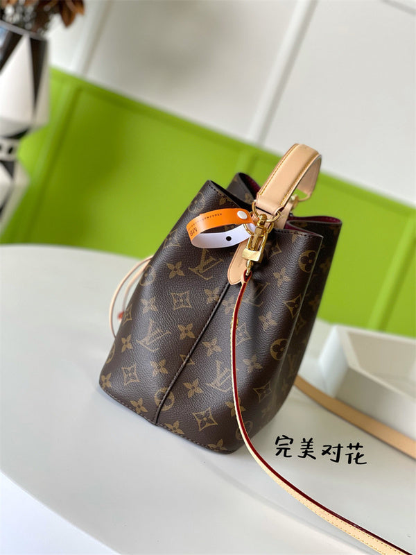  everyday bag interior and compartment view 9