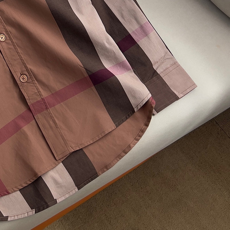 Full silhouette view of Burberry luxury piece style No.067
