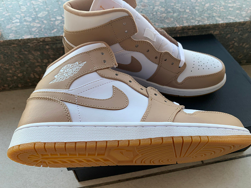 Nike Men's & Women's Luxury Low-Top Trainers — Style 189 hardware detail