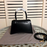 Interior view of structured classic women's handbag – women's everyday handbag