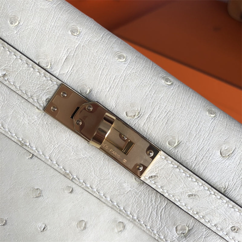  signature tote bag detail view showing craftsmanship 8