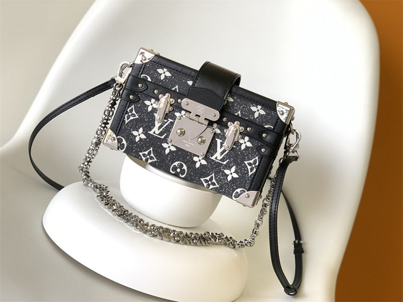  Versatile satchel front view