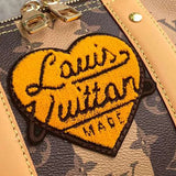 Handle and strap detail of sleek premium women's handbag – women's statement bag