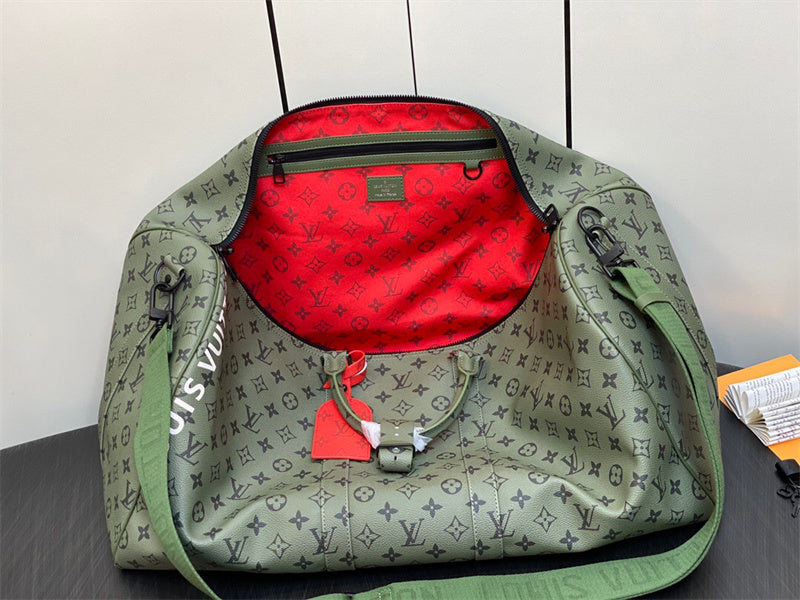  Minimalist crossbody bag carried on shoulder