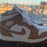 Nike Men's & Women's Luxury Low-Top Trainers — Style 189 angle view