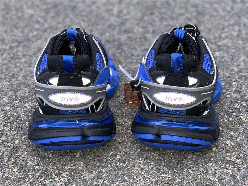 Balenciaga shoes Style 400 - logo and branding close-up