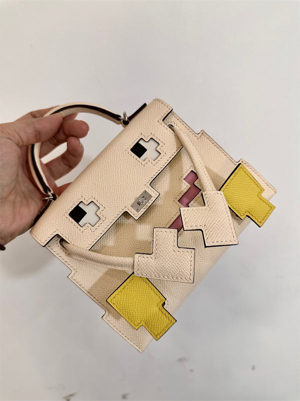  everyday bag interior and compartment view 15