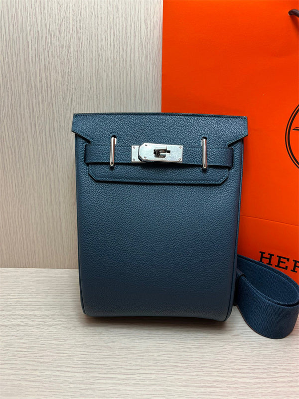  Graceful everyday bag carried on shoulder