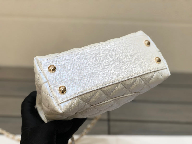  women's handbag, mid design, view 3