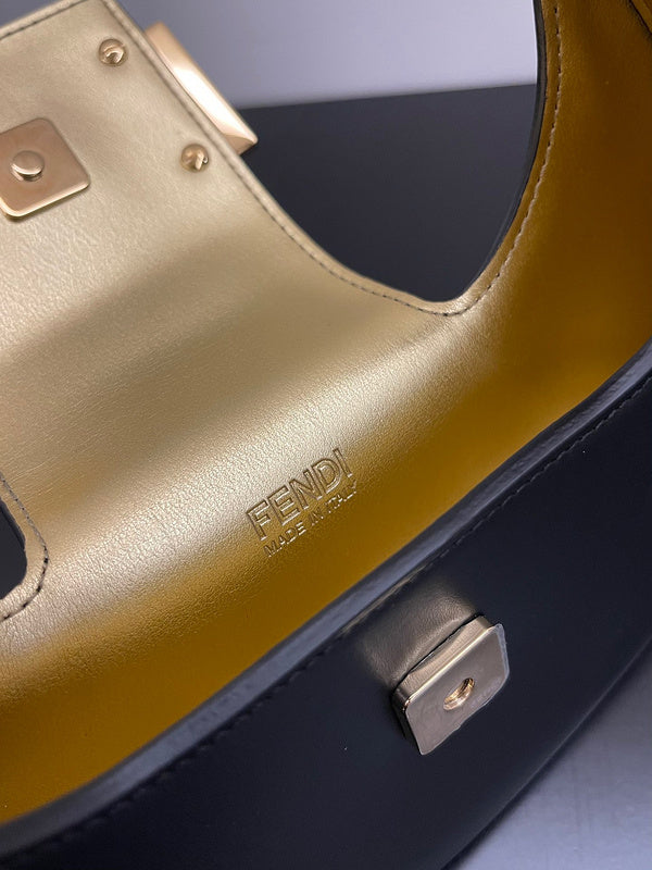 Ziva's Charm handbag – detail view (22cm*4.5cm*17.5cm)