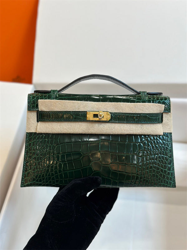  Polished carryall bag front view 25