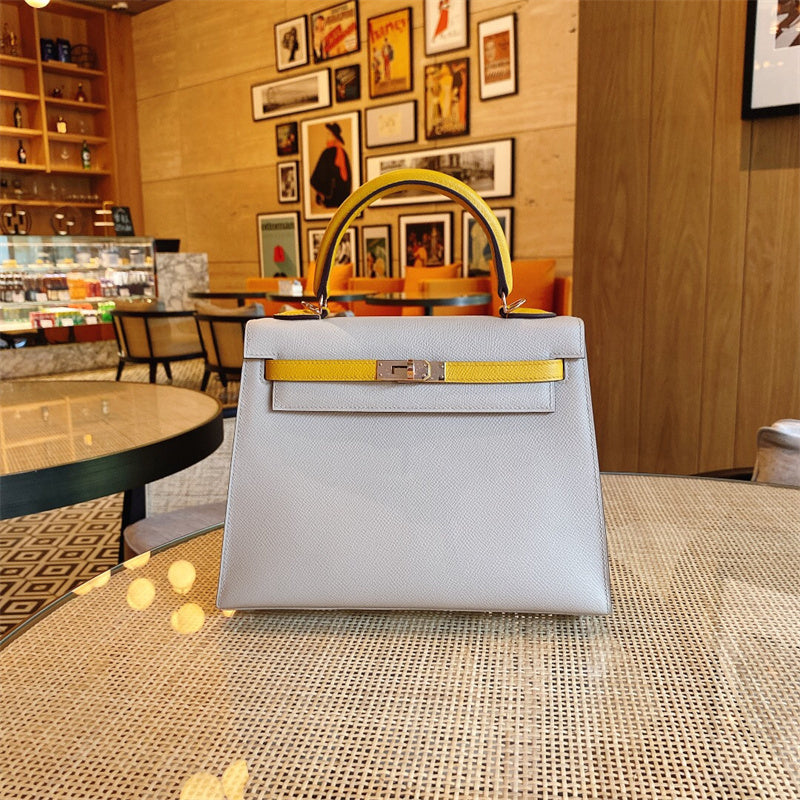  shopper bag interior and compartment view