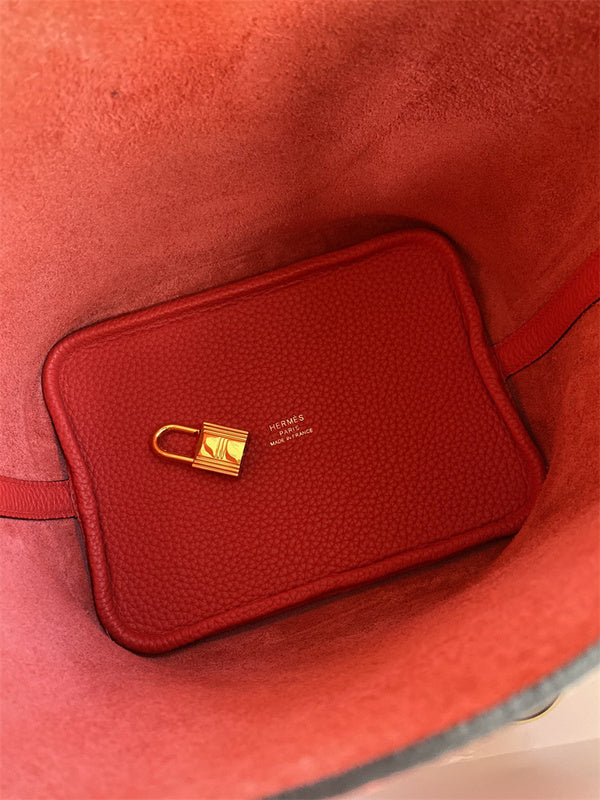 Sophisticated handbag styled for everyday wear