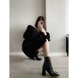 Front view of Roger Vivier luxury piece style No.062