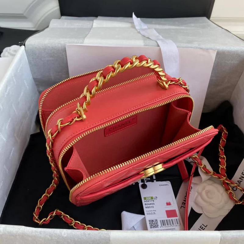 Zivas Charm Streamlined Design Fashion Handbag (Elevated Daily Companion) – Lifestyle Shot