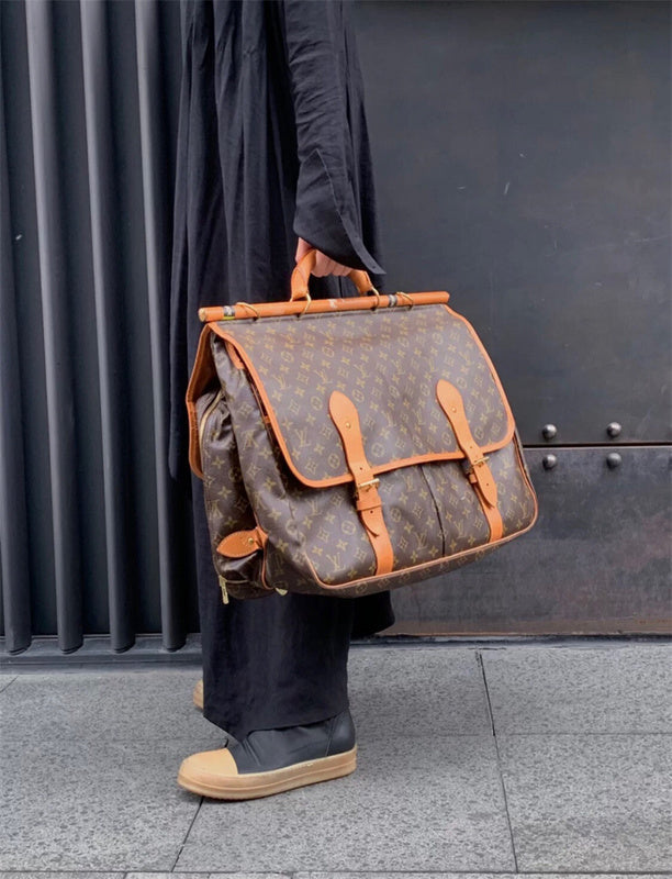  versatile tote bag styled with outfit 12