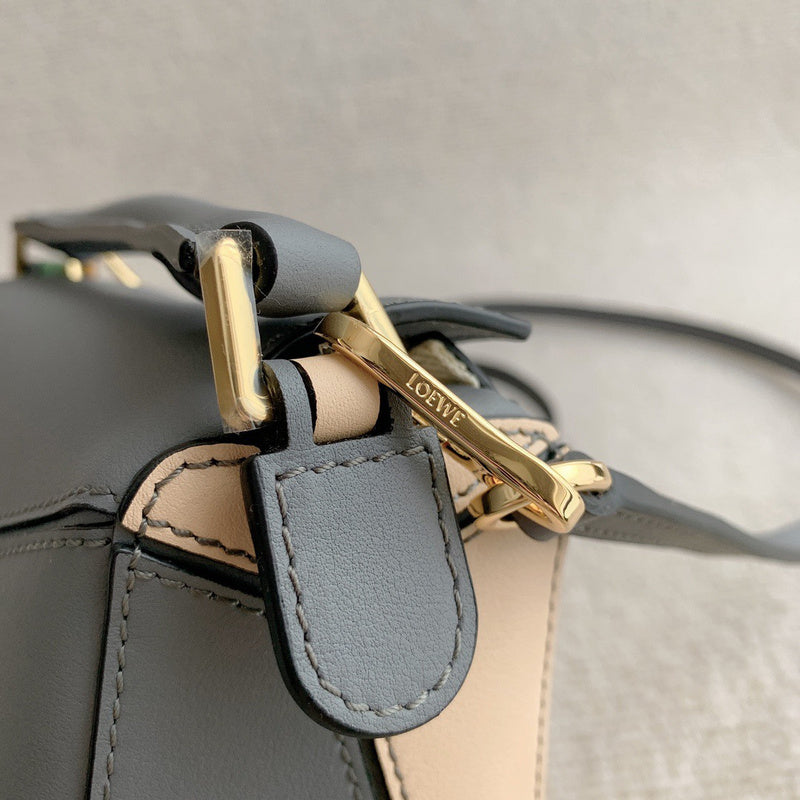 Ziva's Charm handbag – product shot (12.5cm*18cm*8cm)