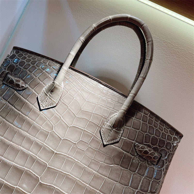  structured bag interior and compartment view 9