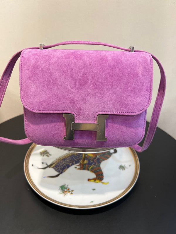 Graceful handbag styled for everyday wear