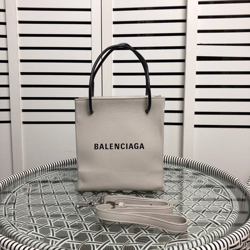 Front view of polished everyday-luxe women's handbag – women's premium purse