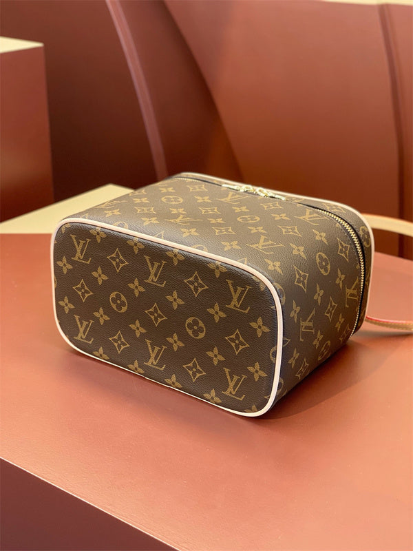  Classic crossbody bag carried on shoulder