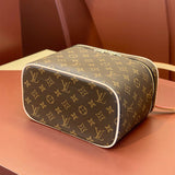  Classic crossbody bag carried on shoulder