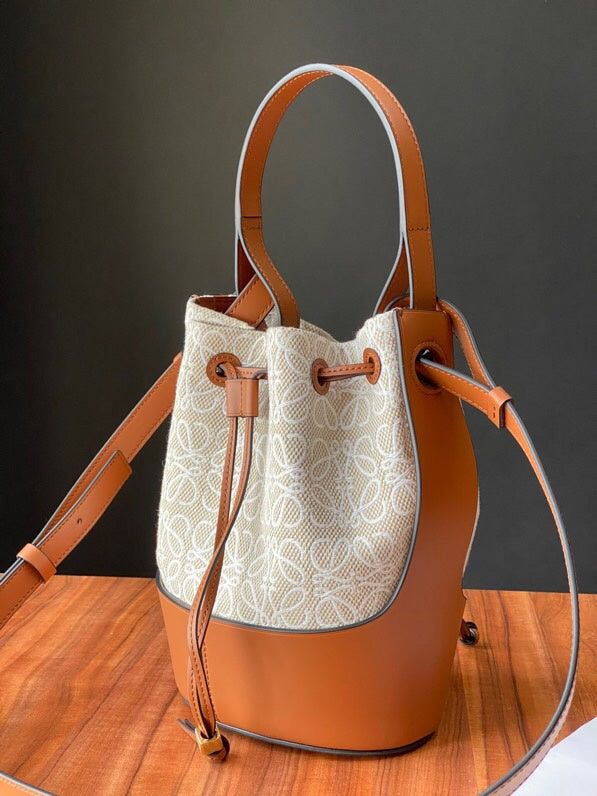 Ziva's Charm handbag – front view (31cm*21.5cm*16cm)