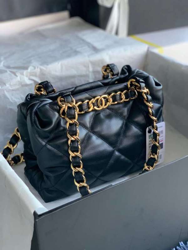 Zivas Charm Versatile Design Everyday Handbag (Everyday Luxury Essential) – Lifestyle Shot
